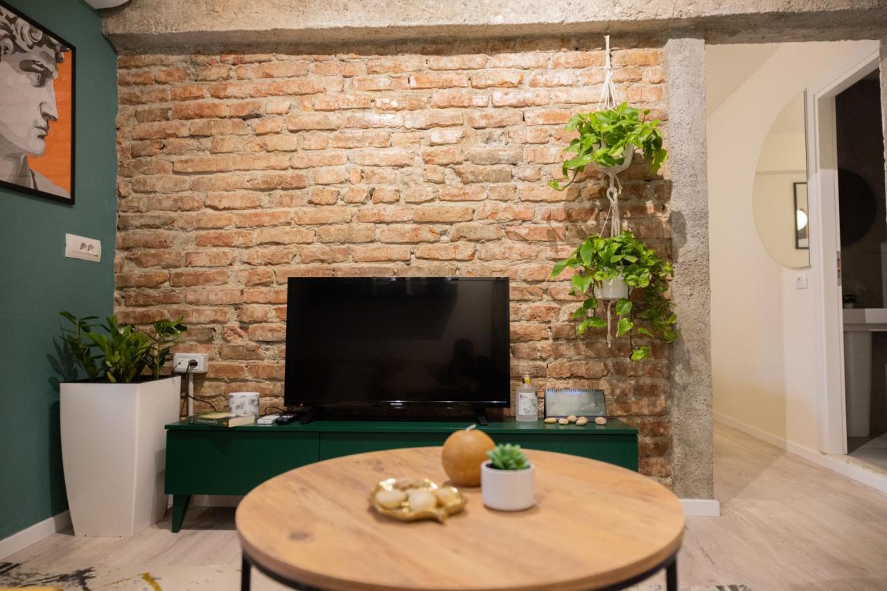 Three Doors Apartments, Kiwi 1+1 Apartment Tirana Bagian luar foto
